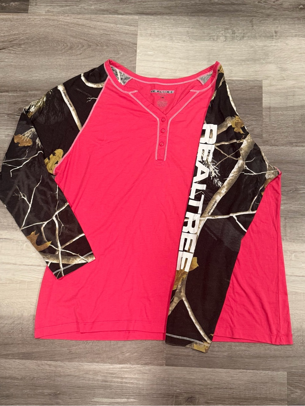 Realtree Women’s Pink Camo Henley Long Sleeve Shirt Hunting Outdoors Size 1X